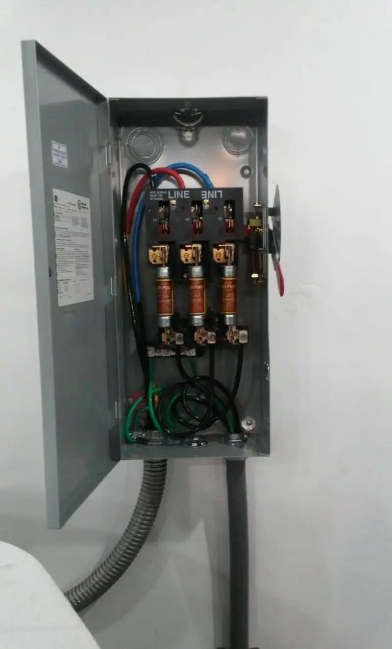 Three-phase disconnect switch installed for Smoke Detector Installation in Calera